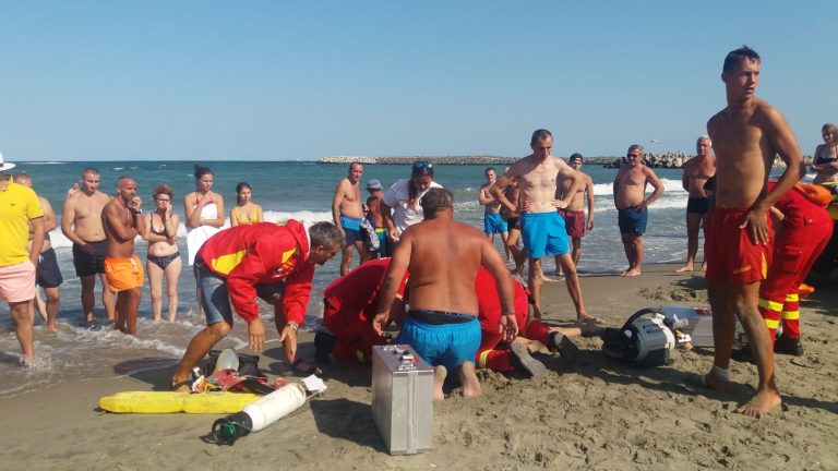 Salvamarii nu mai fac resuscitarea gura la gură, folosesc baloanele de oxigen