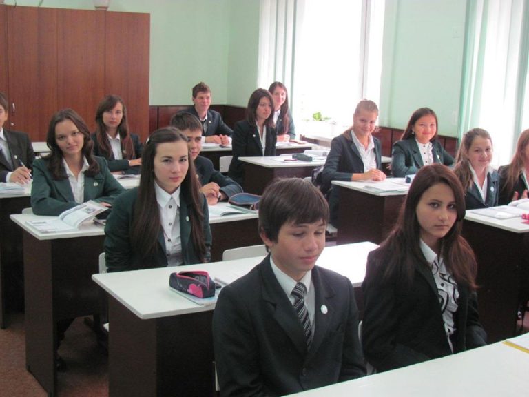 Asociații de elevi: Uniforma școlară nu este o prioritate pentru învățământul românesc