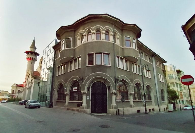 Sediul BRD din Peninsulă, clădire monument istoric, a fost cumpărat de fiul fostului lider UNPR Constanța