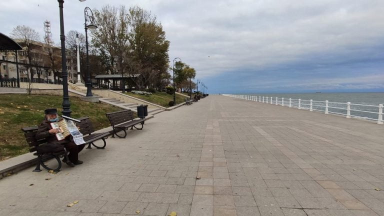 GALERIE FOTO Imagini dezolante din centrul vechi al Constanței în ziua intrării în carantină