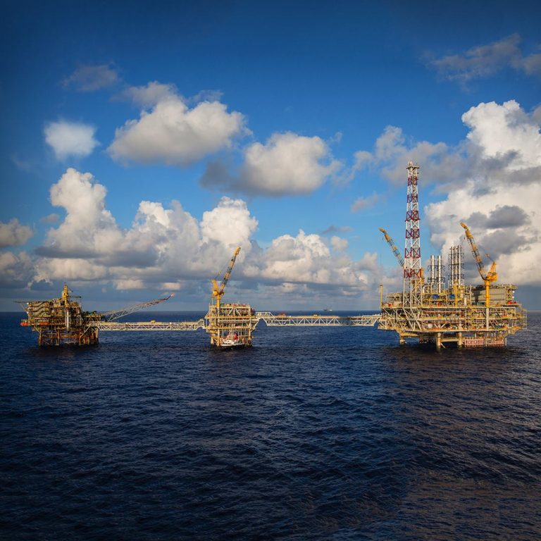 Exploatarea gazelor din Marea Neagră, subiect de campanie pentru PNL și USR