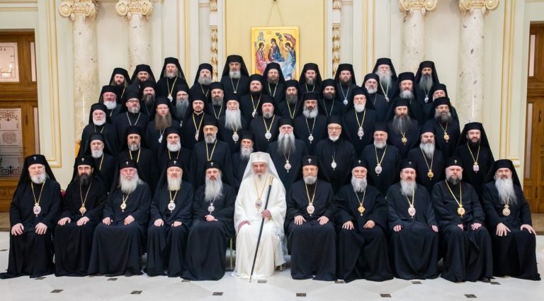 Doar 45% dintre români mai au încredere în Biserica Ortodoxă