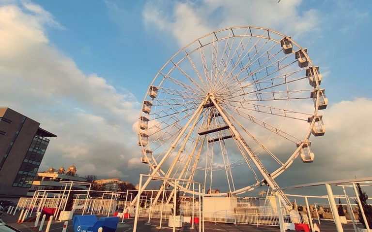 A început demontarea roții panoramice de lângă faleza Constanței