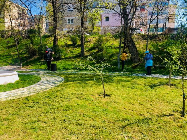 Pregătiri de Paști în Cernavodă. Mii de flori vor înfrumuseța orașul