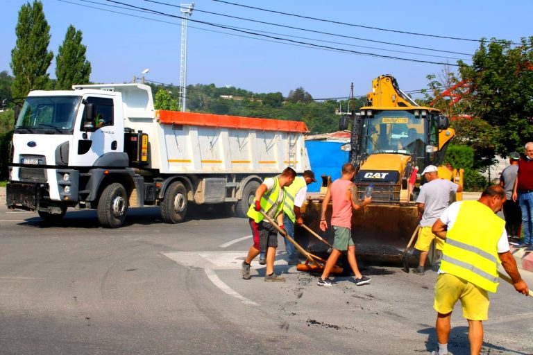Cernavodă: Lucrări de reparare a unor porțiuni de carosabil