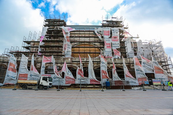GALERIE FOTO: Vântul puternic a dezvăluit primele elemente restaurate ale Cazinoului