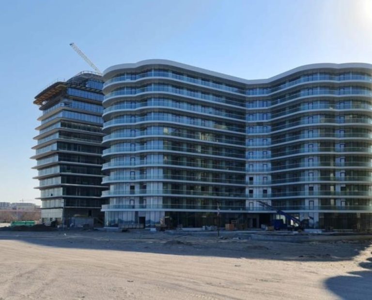 Construcție pe plaja din Mamaia Nord foto: Stelian Ion
