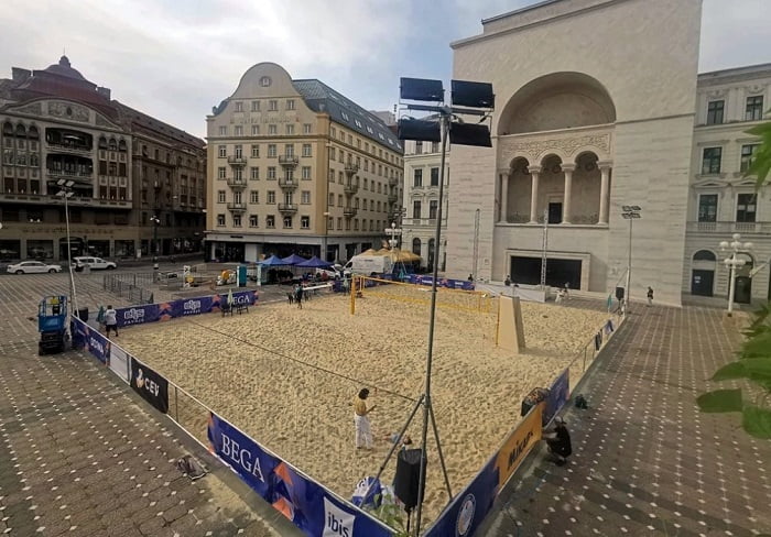 De ce găzduiește Timișoara Campionatul European de volei pe plajă U22, și nu un oraș de la malul mării