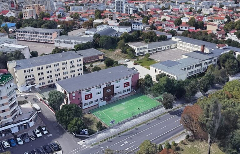 Cum vrea Primăria Constanța să facă bani cu școlile publice. A scos la închiriat săli de curs, laboratoare, terenuri și săli de sport