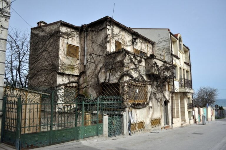 Dosar penal pentru investitorul care a demolat o frumoasă vilă construită în stil mediteranean în centrul istoric al Constanței