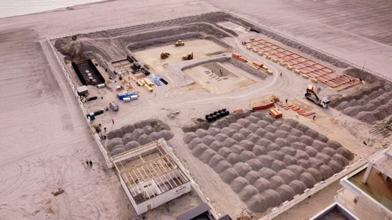 ABADL a avizat dislocarea nisipului din Mamaia prin încălcarea contractului-cadru, care interzice afectarea suprafeței de plajă