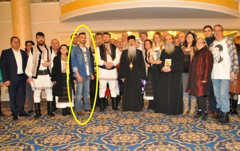 Asociația neo-legionarului care îl sprijină pe Călin Georgescu a fost lansată la un eveniment organizat de Arhiepiscopia Tomisului. IPS Teodosie a sfințit cruci confecționate din cartușe pentru una dintre “taberele de haiducie” organizate de Eugen Sechila