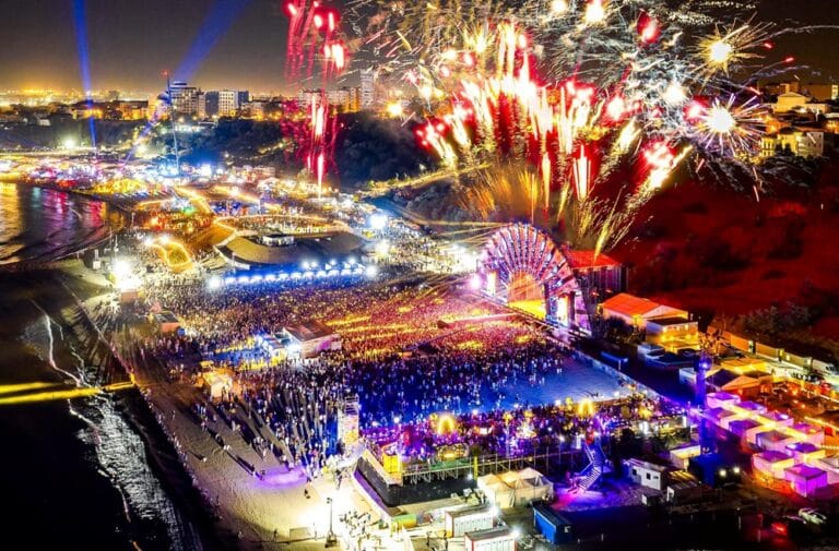 Festivalul Neversea ar putea să nu se mai desfășoare pe plaja din Constanța. Edițiile anterioare s-au organizat prin încălcarea normelor legale