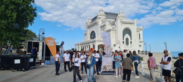 Suma infimă încasată de Primăria Constanța pentru evenimentul „șic”/kitsch din fața Cazinoului