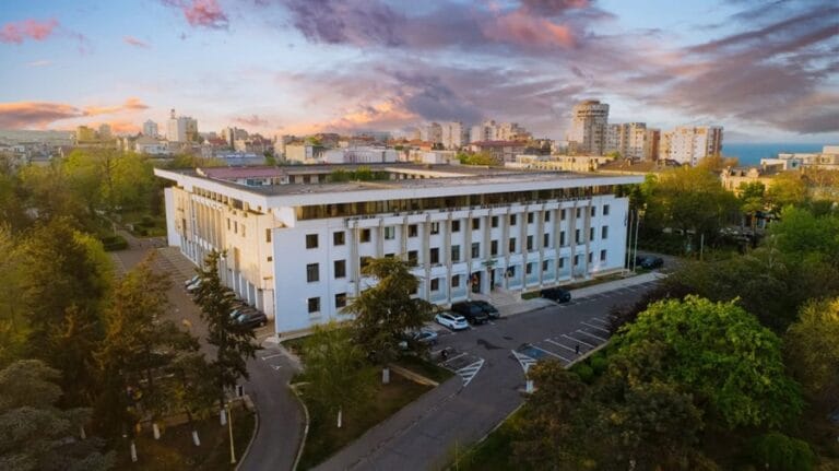 Firma unui membru din conducerea Drumuri Județene Constanța a obținut de la Consiliul Județean, în subordinea căruia se află societatea publică, două contracte atribuite prin achiziție directă
