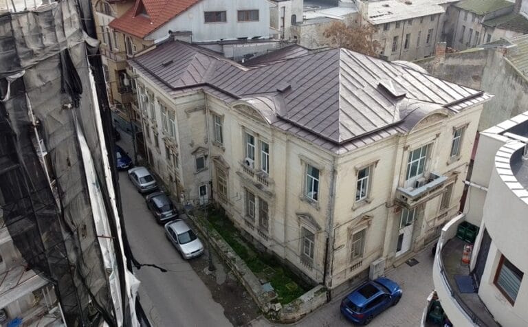 Șeful Consiliului Județean Constanța afirmă că va “lua în calcul” să evacueze Arhiepiscopia Tomisului dintr-o clădire monument istoric pe care o ocupă abuziv de 18 de ani, dacă Teodosie nu va reabilita imobilul
