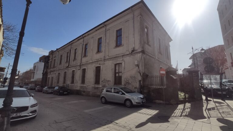 Comunitatea elenă vrea să dea în chirie clădirea fostei școli grecești din zona peninsulară a Constanței, imobil vechi de 159 de ani