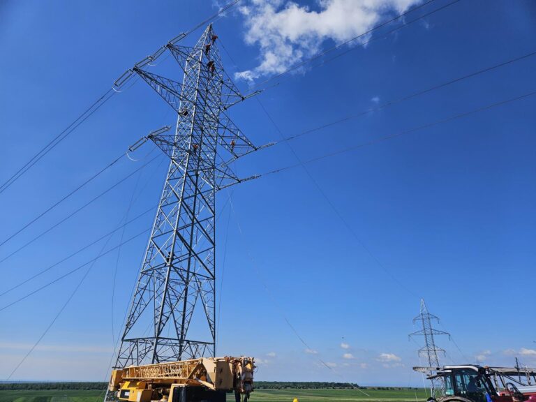 Proiect de importanță națională: Linie de 400 kV Constanța Nord – Medgidia Sud (37 de km.). Valoare: 130 de milioane de lei